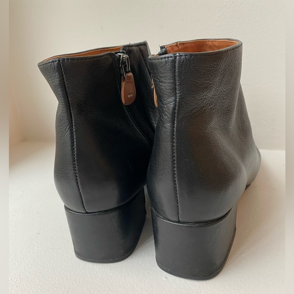 Gentle Souls by Kenneth Cole Ella Bootie - Picture 5 of 8